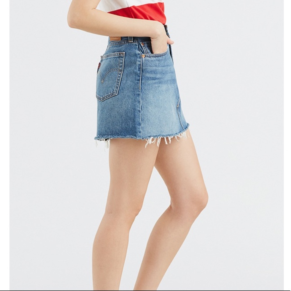Levi’s Deconstructed Mini Skirt - Picture 2 of 5